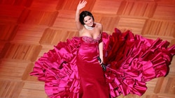 Seit Jahren (hier 2007) hält die russische Sopranistin mit dem österreichischen Reisepass Anna Netrebko dem Opernball immer wieder bei der künstlerischen Eröffnung die Treue. (Bild: picturedesk.com)