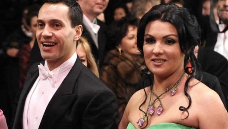 2011 besuchte Anna Netrebko den Opernball mit ihrem damaligen Lebensgefährten Erwin Schrott. (Bild: APA/HELMUT FOHRINGER)