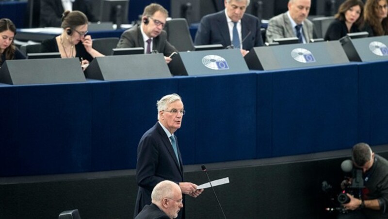 Barnier bei seiner Rede im EU-Parlament (Bild: AP)