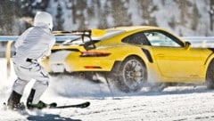 Im Programm: Neben dem traditionellen Skijöring, bei dem Skiläufer von einem Auto gezogen werden, auch Motorsport-Action in vier Kategorien für Rennfahrzeuge sowie aktuelle Renn-/Rallyeautos. (Bild: GP Ice Race Zell am See)