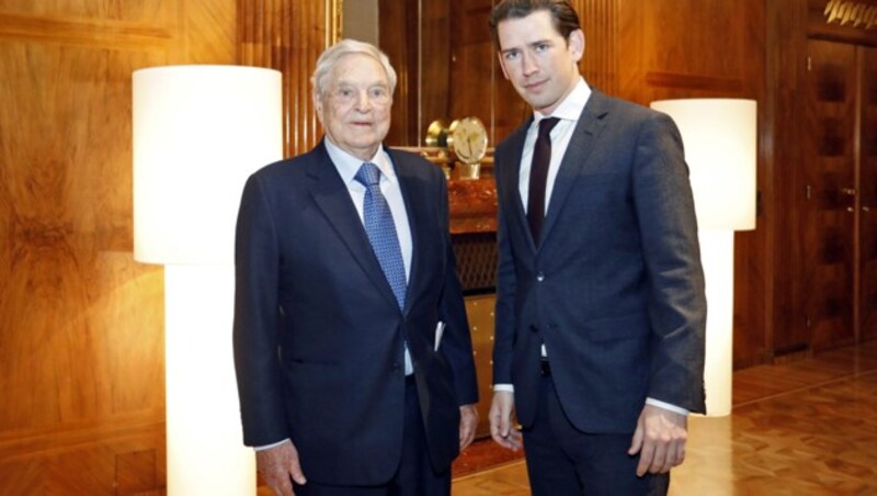 Soros im vergangenen November auf Besuch bei Kanzler Sebastian Kurz ... (Bild: APA/BUNDESKANZLERAMT/DRAGAN TATIC)