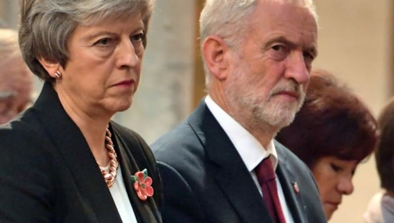 Theresa May mit Jeremy Corbyn (Bild: APA/AFP/POOL/JOHN STILLWELL)