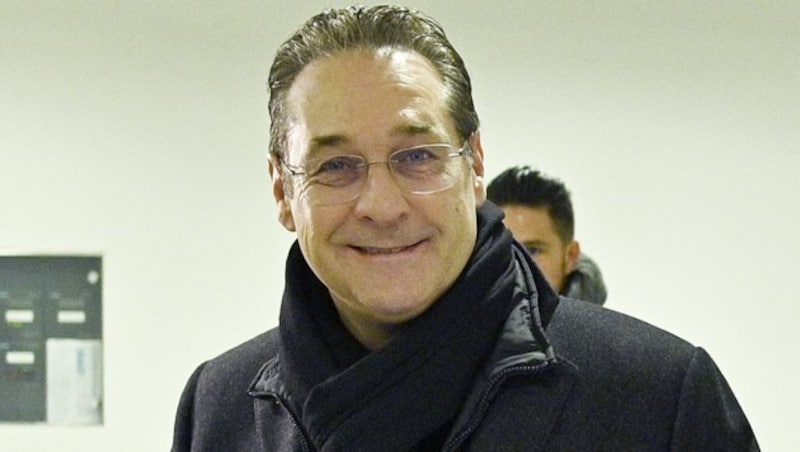 ... als auch Vizekanzler Heinz-Christian Strache zeigten sich nach der Verhandlung am Donnerstag zufrieden. (Bild: APA/HANS PUNZ)