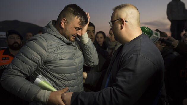 Jose Rosello, der Vater von Julen, weint um sein Kind. (Bild: AFP)