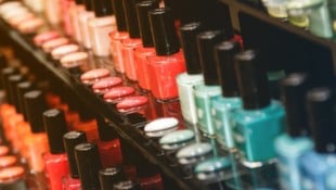 Die Arbeiterkammer OÖ und „Die Umweltberatung“ warnen vor Kosmetik für Kinder und Jugendliche ...