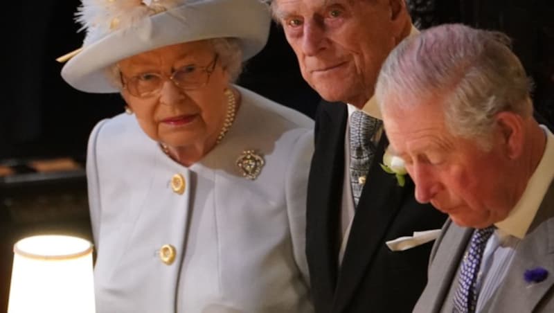 Queen Elizabeth mit Prinz Philip und Prinz Charles (Bild: AFP)