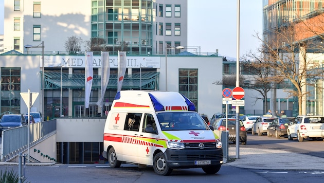 Die 25-Jährige wird im Kepler Uniklinikum Linz behandelt. (Bild: Harald Dostal)