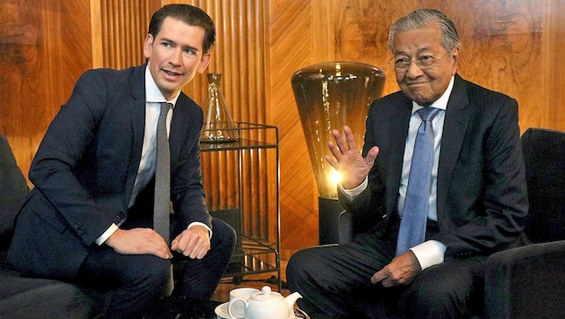 Beim Besuch von Premier Mahathir bin Mohamad ging es laut Bundeskanzler Sebastian Kurz vorwiegend um die Vertiefung der Wirtschaftsbeziehungen zwischen Österreich und Malaysia. (Bild: AP)