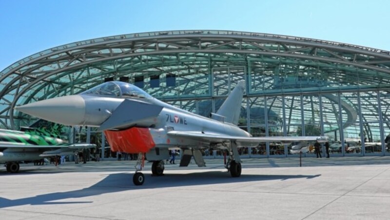 Wie im Hangar 7 (Foto) soll es eine Fliegerausstellung geben. (Bild: Grill Max)