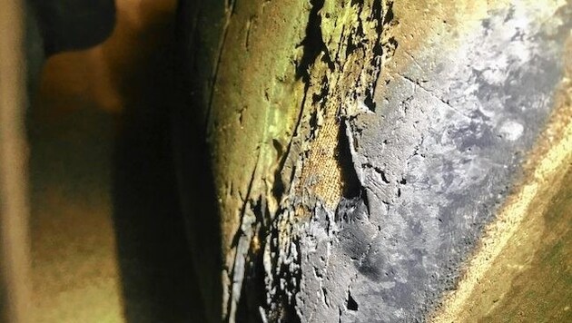 Einer der völlig abgefahrenen Reifen. (Bild: Polizei)