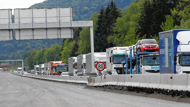 Auf der A 1 kurz vor der Ausfahrt Salzburg-West in Richtung Wien kam es zu dem Unfall. (Bild: MARKUS TSCHEPP)