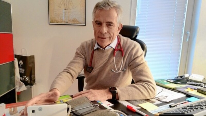 Prof. Dr. Michael Ausserwinkler war Gesundheitsminister und führt seither eine Praxis für Interne Medizin in Villach. (Bild: Kimeswenger Fritz/Kronenzeitung)