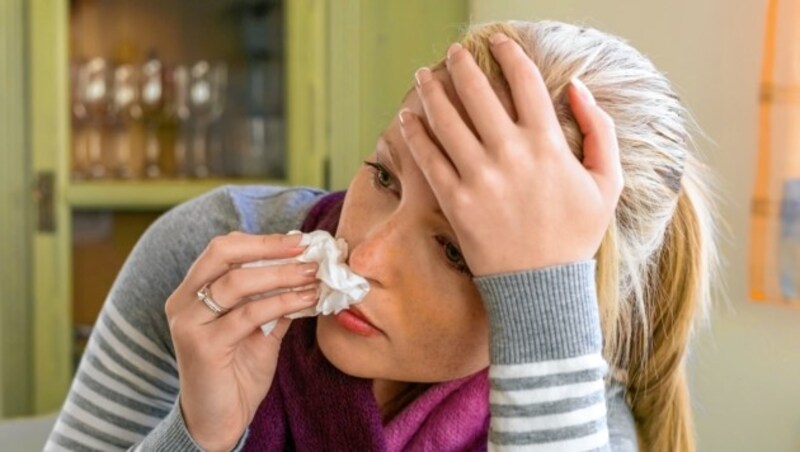 Vielfach ist es „nur“ ein grippaler Infekt. Trotzdem ist Schonung angesagt. (Bild: ©Gina Sanders - stock.adobe.com)