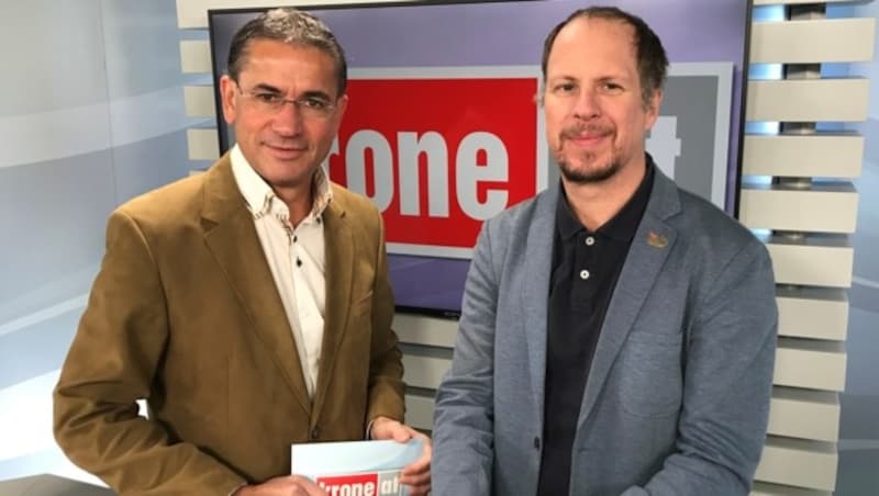 BirdLife-Geschäftsführer Gabor Wichmann (re.) mit Interviewer Gerhard Koller (Bild: krone.tv)