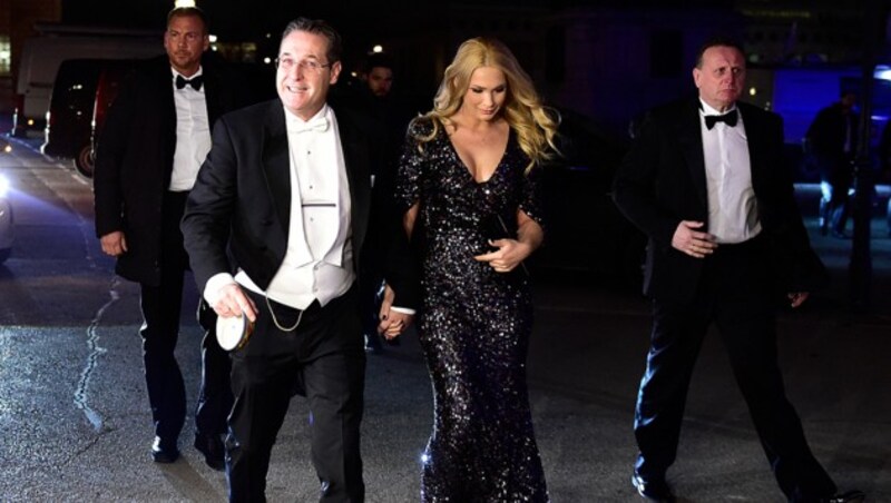 Heinz-Christian Strache mit seiner Frau Philippa beim Akademikerball im Jänner 2019 (Bild: APA/HANS PUNZ)