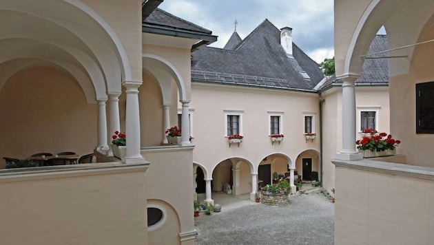 Die Wohnnutzfläche beträgt von Schloss Thürn beträgt 2000 Quadratmeter und damit viel Privatsphäre, Schutz und Unabhängigkeit. Es wäre sofort bezugsbereit. (Bild: www.immobilien-kitz.com)