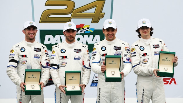 Das siegreiche BMW-Team mit ihren Rolex-Uhren: De Phillippi, Eng, Farfus und Herta (v.l.) feierten in Daytona. (Bild: Andreas Beil)