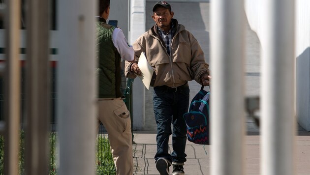 Carlos Catarlo Gomez aus Honduras muss sein US-Asylverfahren in Mexiko abwarten. (Bild: APA/AFP/Guillermo Arias)