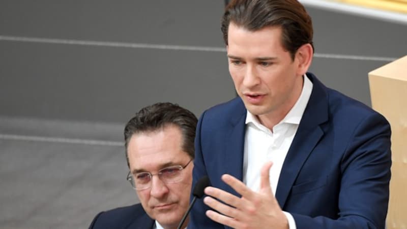 Kanzler Kurz und Vizekanzler Heinz-Christian Strache im Plenarsaal (Bild: APA/ROLAND SCHLAGER)