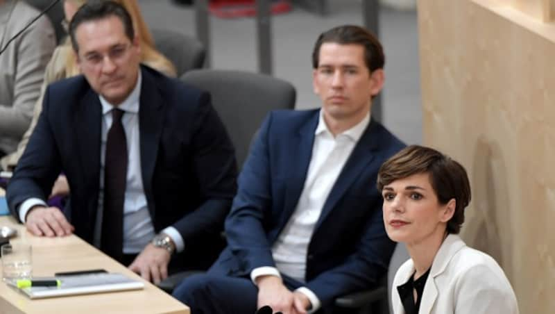 Pamela Rendi-Wagner bei der Debatte im Parlament (Bild: APA/ROLAND SCHLAGER)