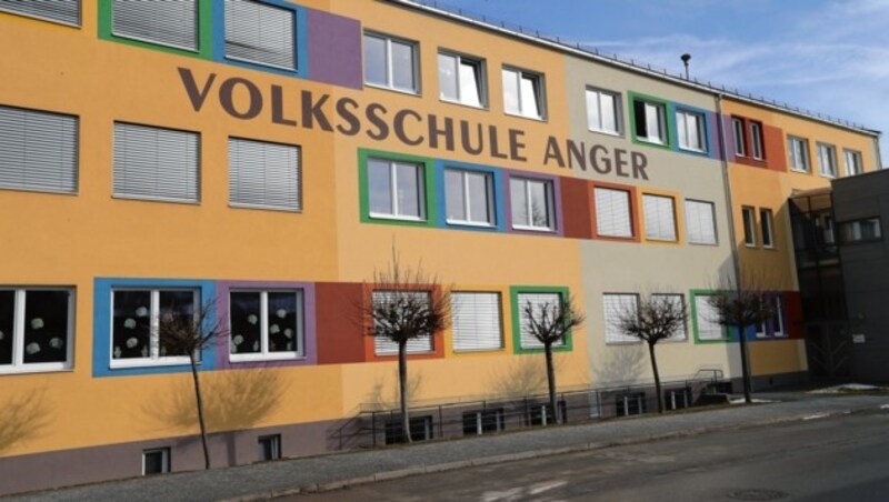 Nicht-geimpfte Kinder dürfen derzeit nicht in die VS Anger (Bild: Juergen Radspieler)