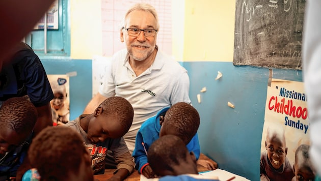 Josef Marketz in Uganda: 2018 hat die Caritas Kärnten Projekte in Afrika mit 500.000 Euro unterstützt. (Bild: Daniel Gollner)