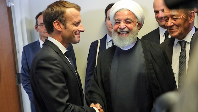 Frankreich (im Bild Präsident Emmanuel Macron mit dem iranischen Amtskollegen Hassan Rouhani) wird genauso wie Deutschland und Großbritannien trotz der US-Sanktionen Geschäfte mit dem Iran machen. (Bild: APA/AFP/ludovic MARIN)