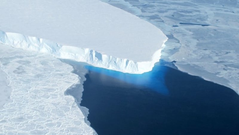 Die ins Meer ragende Zunge des Thwaites-Gletschers (Bild: NASA)