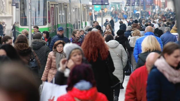 Neueste Bevölkerungsstatistik für Graz liegt vor - plus 3421 Ausländer, minus 592 Österreicher. (Bild: Juergen Radspieler)