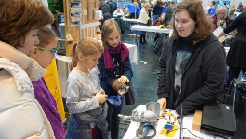 Sogar Robotertechnik - gebaut von Lehrlingen - gab es auf der Messe. (Bild: Elisabeth Nachbar)