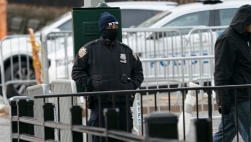 Das Brooklyn Federal Courthouse, wo der Prozess stattfindet, wird stark gesichert. (Bild: AFP)