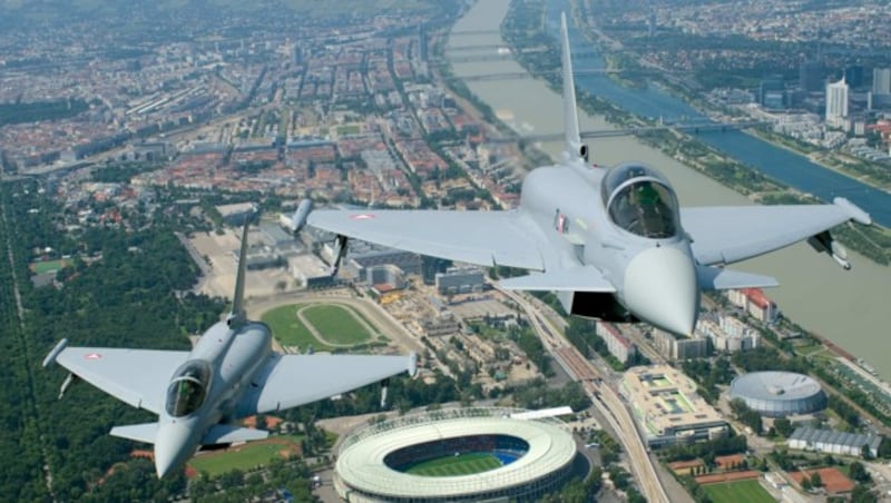 Zwei Eurofighter des Bundesheeres über Wien (Bild: Bundesheer/Markus Zinner)