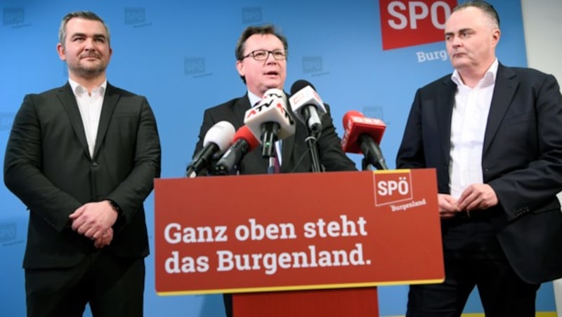 SPÖ-Landesparteichef Hans Peter Doskozil (re.), Landesrat Norbert Darabos (Mitte) und sein designierter Nachfolger Heinrich Dorner (Bild: APA/HANS KLAUS TECHT)