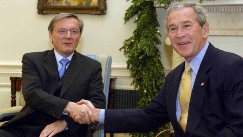 Wolfgang Schüssel im Dezember 2005 bei George W. Bush im Weißen Haus (Bild: AFP)