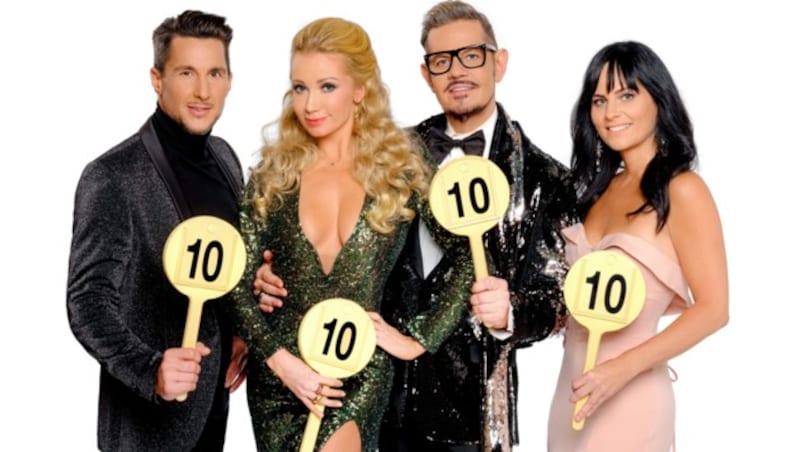 Balázs Ekker, Karina Sarkissova, Dirk Heidemann und Nicole Hansen sind die „Dancing Stars“-Jury 2019. (Bild: ORF)