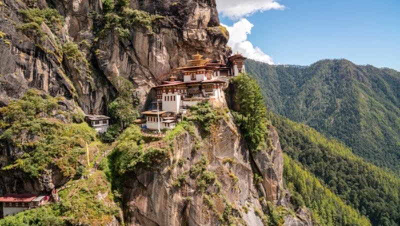 Das buddhistische Kloster Tigernest liegt auf einer Höhe von 3120 Metern im Himalaya und ist nur in einem mehrstündigen Fußmarsch erreichbar. (Bild: ©charnsitr - stock.adobe.com)