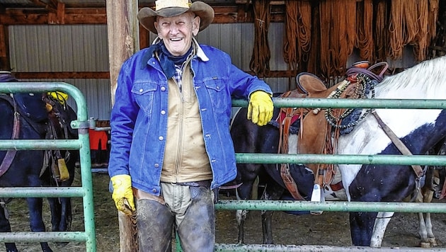 Cowboy Bob Lantis sitzt auch mit 83 Jahren noch immer fest im Sattel. (Bild: Elisabeth Salvador)