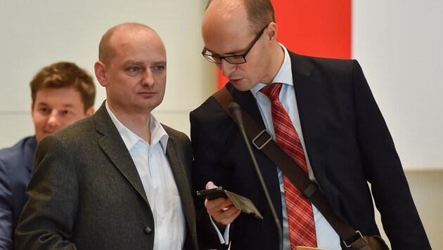 Detlef Wimmer im Gespräch mit seinem Nachfolger Markus Hein (l.). (Bild: Harald Dostal)