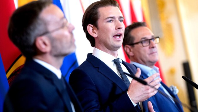 Innenminister Herbert Kickl und Kanzler Sebastian Kurz bei eine Pressekonferenz zusammen mit Vizekanzler Heinz-Christian Strache (v. l.) (Bild: APA/Georg Hochmuth/picturedesk.com)