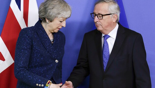 Theresa May und Jean-Claude Juncker (Bild: AFP)
