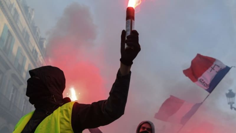 Die „Gelbwesten“ protestieren unterdessen weiter. (Bild: APA/AFP/Alain JOCARD)