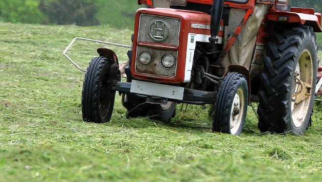 Die Landwirtin wurde bei dem Traktorunfall schwer verletzt (Symbolfoto) (Bild: Peter Tomschi (Symbolbild))