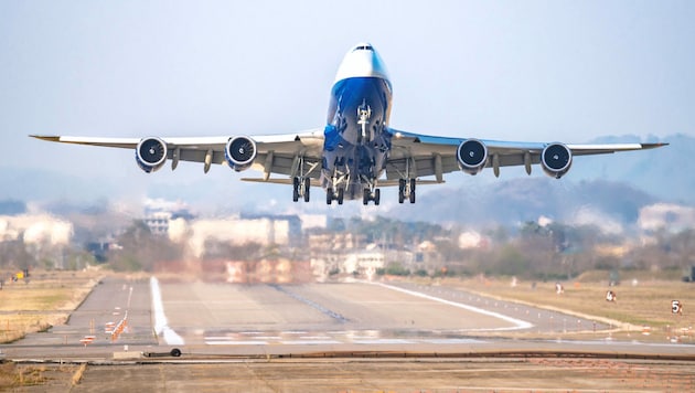 Das wohl bekannteste Produkt des Flugzeugherstellers Boeing: ein „Jumbojet“ vom Typ 747 (Bild: stock.adobe.com)