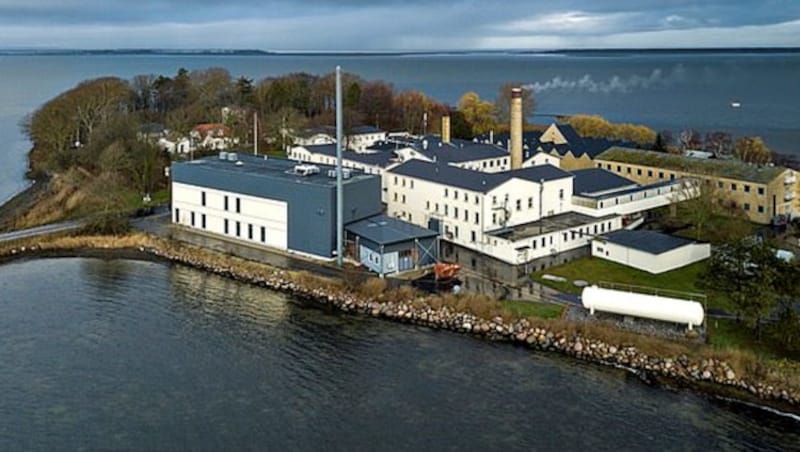 Insel Lindholm: Die bisherigen Gebäude sollen abgerissen werden und durch ein Zentrum für straffällige Asylwerber ersetzt werden. (Bild: New York Times)