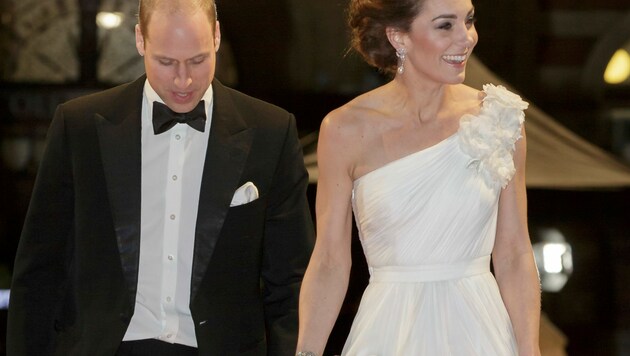 Herzogin Kate wird für ihren Auftritt von britischen Medien als „Goddess of Cambridge“ gefeiert. (Bild: APA/AP)