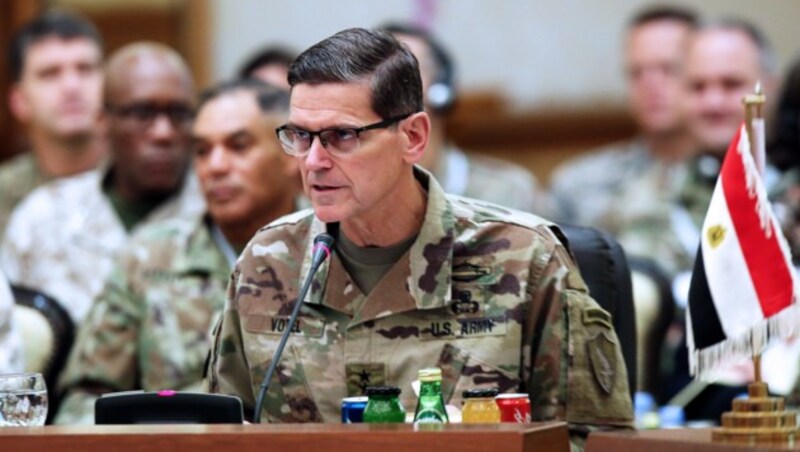 General Joseph Votel, Oberbefehlshaber im Kampf gegen den IS, warnt vor Tausenden Terroristen. (Bild: AFP )