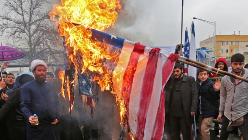 Im Iran werden seit nunmehr 40 Jahren US-Flaggen in Brand gesetzt. (Bild: AFP)