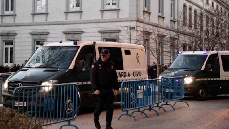 Rund 600 Journalisten aus aller Welt haben sich für den Separatisten-Prozess in Madrid akkreditieren lassen. (Bild: APA/AFP/JAVIER SORIANO)