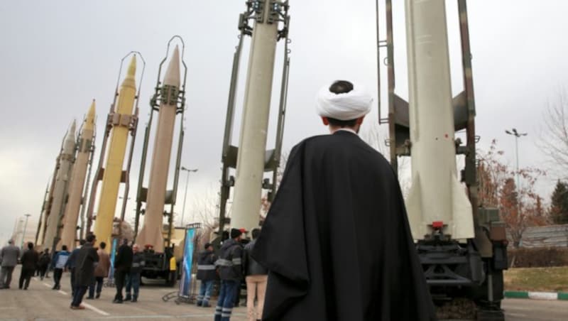 Der Iran hat zum 40. Jahrestag der Islamischen Revolution angekündigt, seine militärische Schlagkraft zu erhöhen. Die USA und Israel sind sehr besorgt. (Bild: AP)