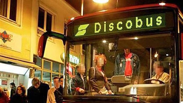Im Bezirk Vöcklabruck kam es zu Randalen in den Disco-Bussen (Symbolbild). (Bild: Verein Discobus)